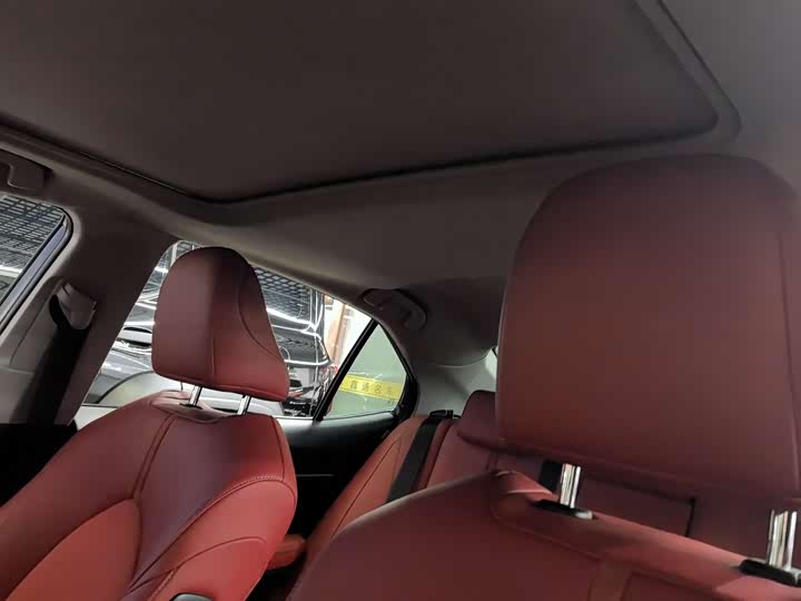 Фото 7 - Toyota Camry