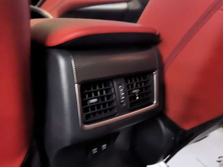 Фото 9 - Toyota Camry