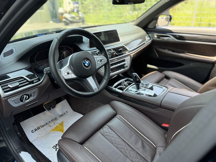 Фото 10 - BMW 7 Series