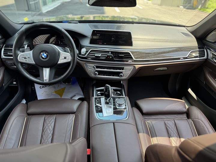 Фото 13 - BMW 7 Series