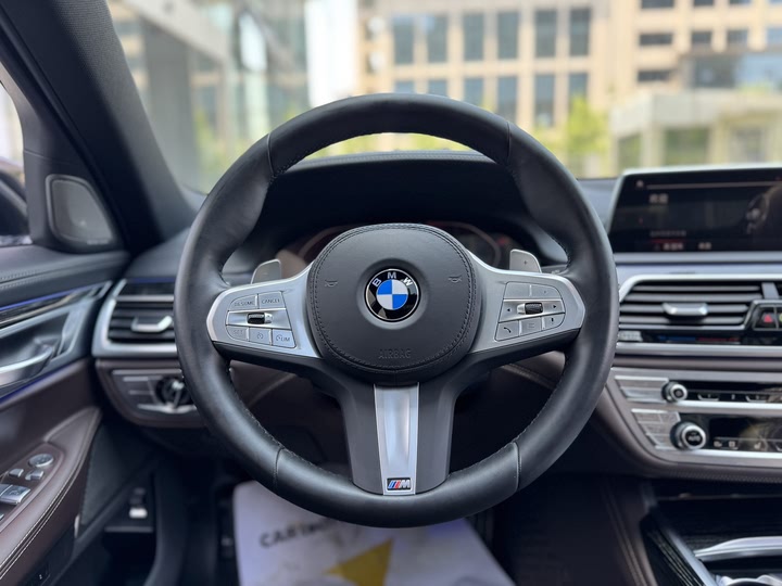 Фото 19 - BMW 7 Series