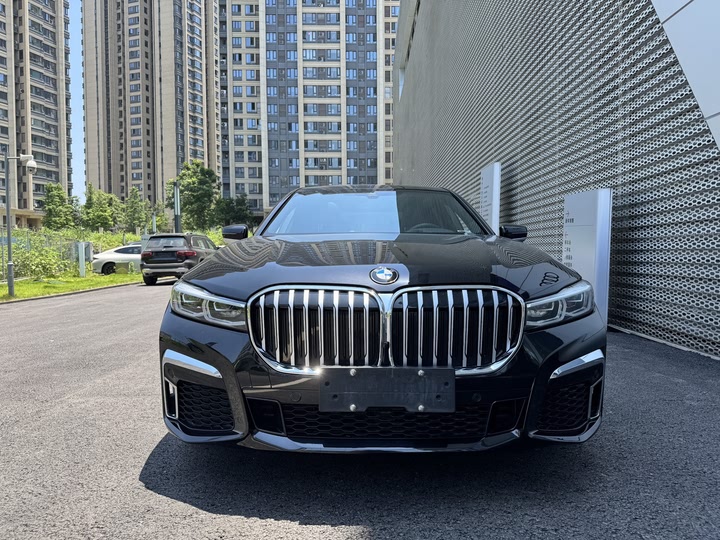 Фото 2 - BMW 7 Series