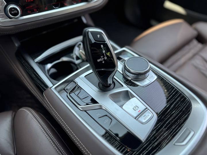 Фото 20 - BMW 7 Series