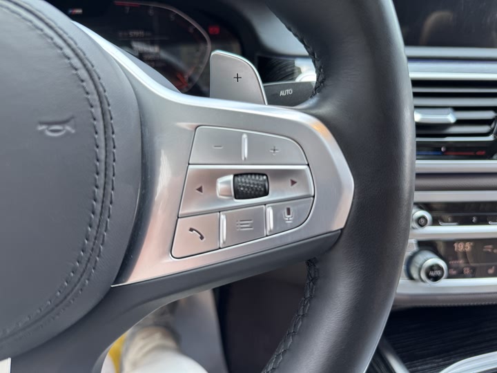 Фото 21 - BMW 7 Series