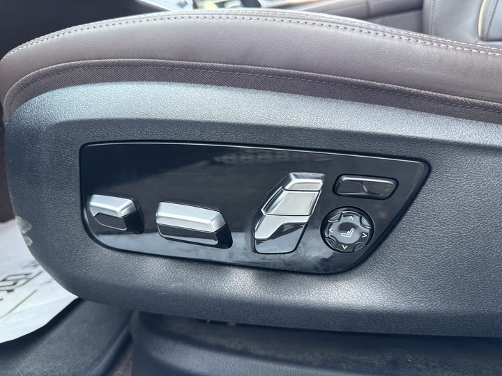 Фото 25 - BMW 7 Series