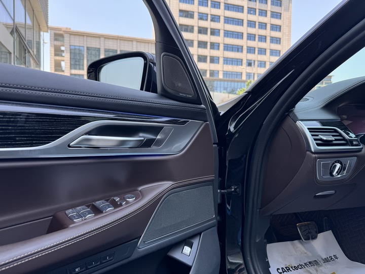 Фото 26 - BMW 7 Series