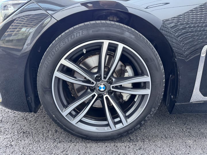 Фото 27 - BMW 7 Series