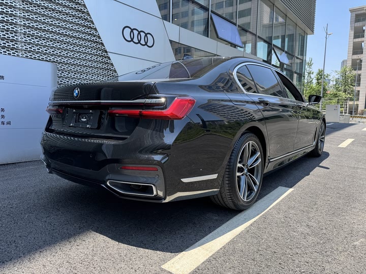 Фото 4 - BMW 7 Series