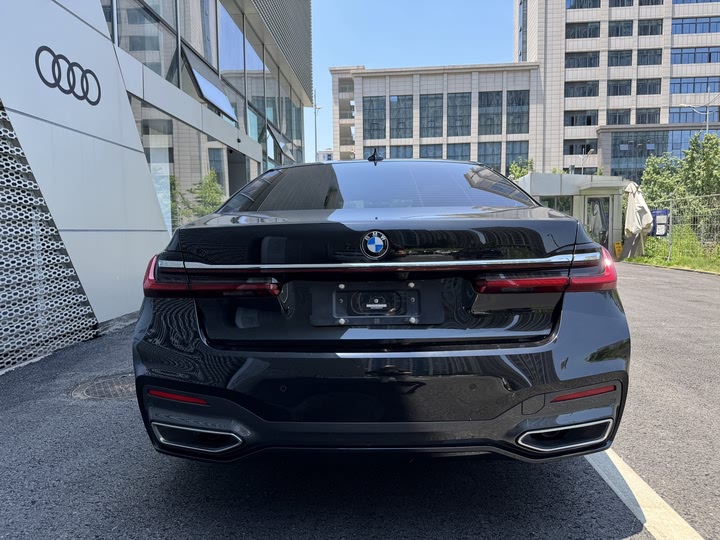 Фото 5 - BMW 7 Series