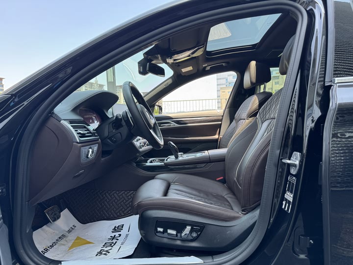 Фото 9 - BMW 7 Series