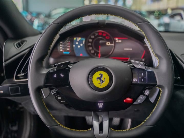 Фото 10 - Ferrari Roma