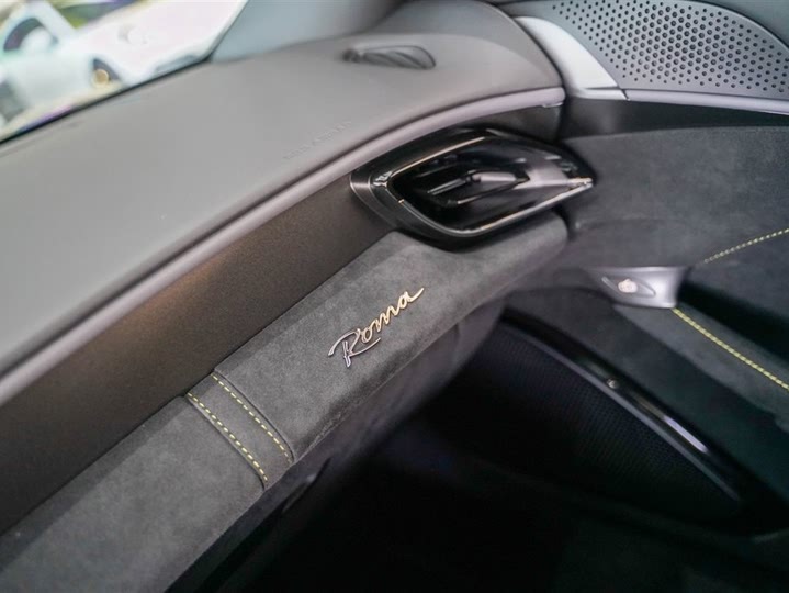 Фото 12 - Ferrari Roma