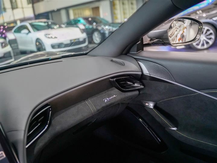 Фото 14 - Ferrari Roma