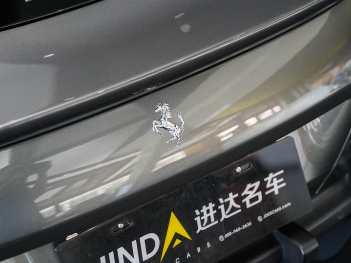 Фото 17 - Ferrari Roma