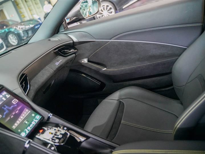 Фото 19 - Ferrari Roma