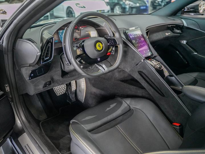 Фото 2 - Ferrari Roma