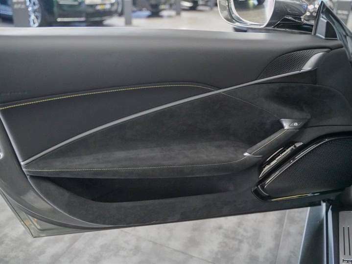 Фото 8 - Ferrari Roma