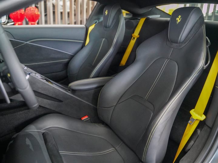 Фото 9 - Ferrari Roma