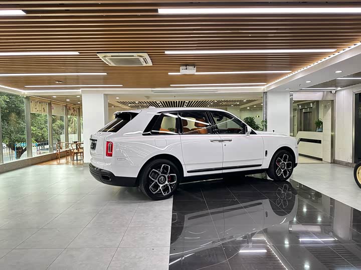 Фото 3 - Rolls-Royce Cullinan