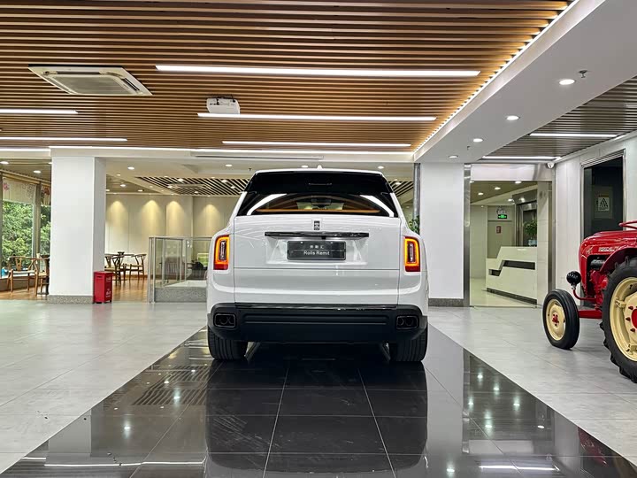 Фото 4 - Rolls-Royce Cullinan