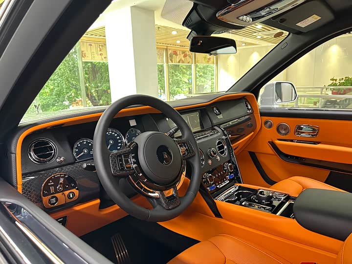 Фото 6 - Rolls-Royce Cullinan