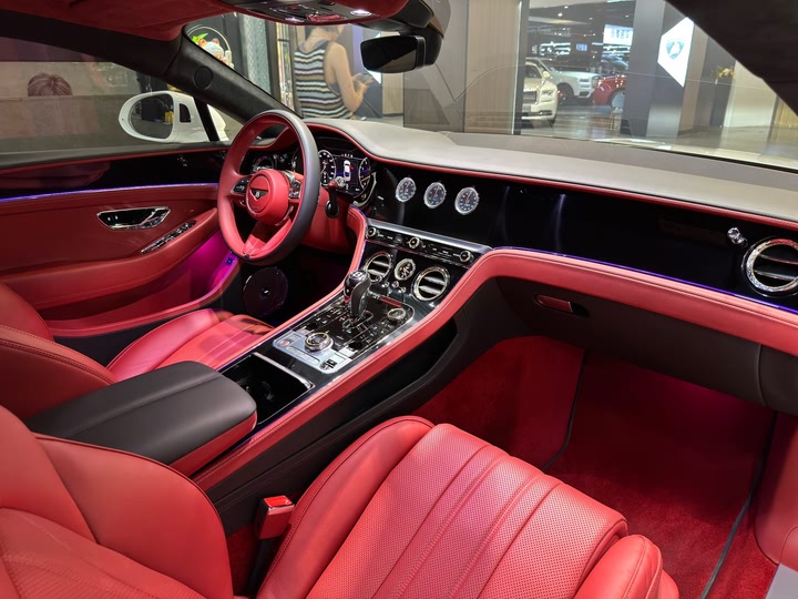 Фото 22 - Bentley Continental GT