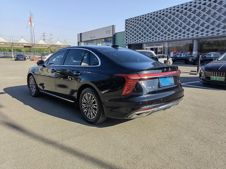 Фото 6 - Hongqi H5