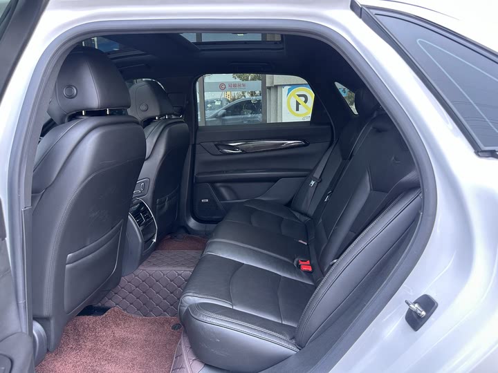 Фото 17 - Cadillac CT6