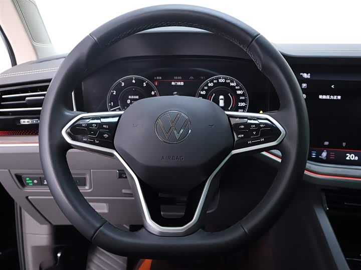 Фото 16 - Volkswagen Touareg