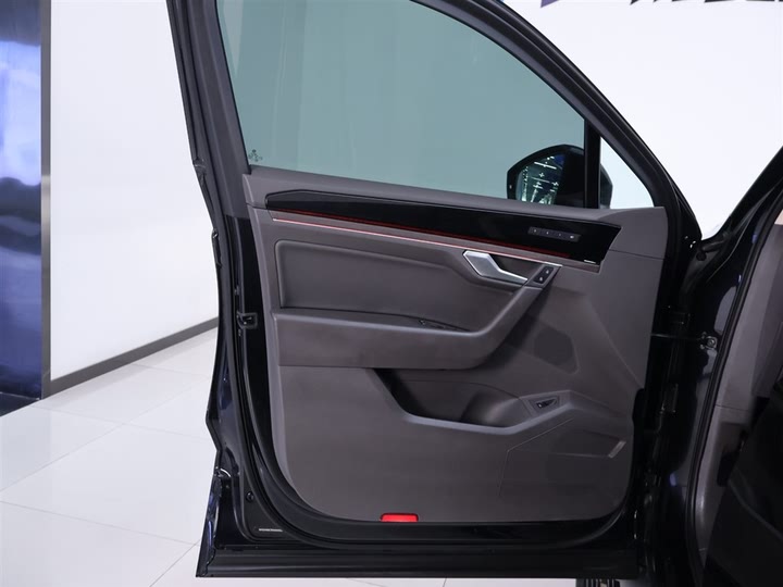 Фото 18 - Volkswagen Touareg