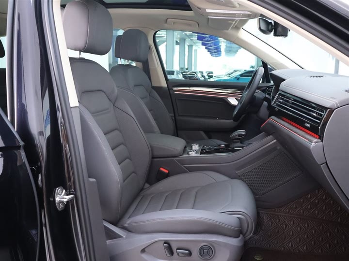 Фото 20 - Volkswagen Touareg