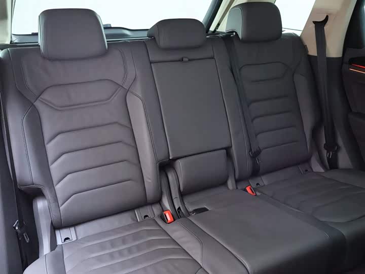 Фото 22 - Volkswagen Touareg