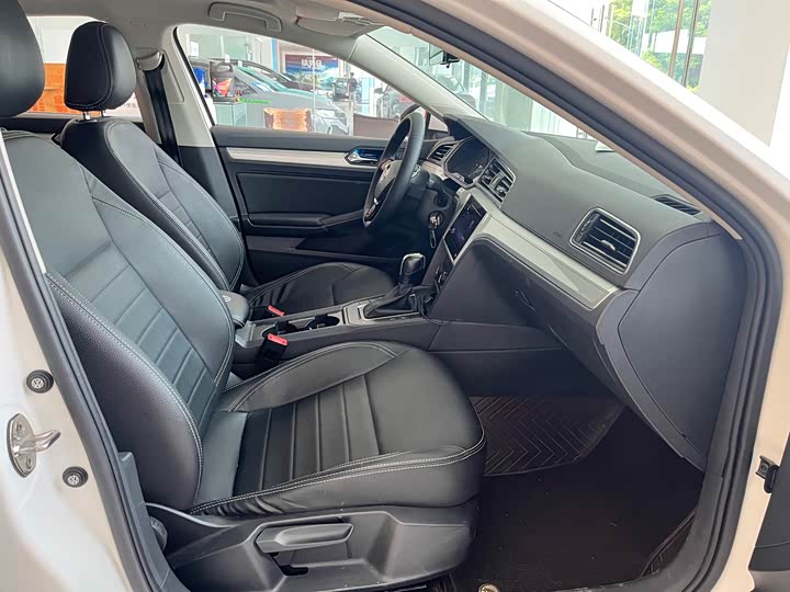 Фото 8 - Volkswagen Lamando L