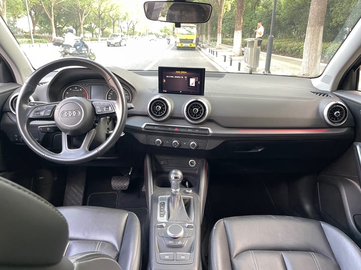 Фото 12 - Audi Q2L