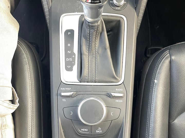 Фото 18 - Audi Q2L