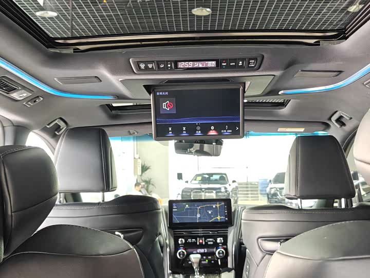 Фото 11 - Lexus LM