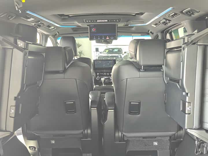 Фото 12 - Lexus LM