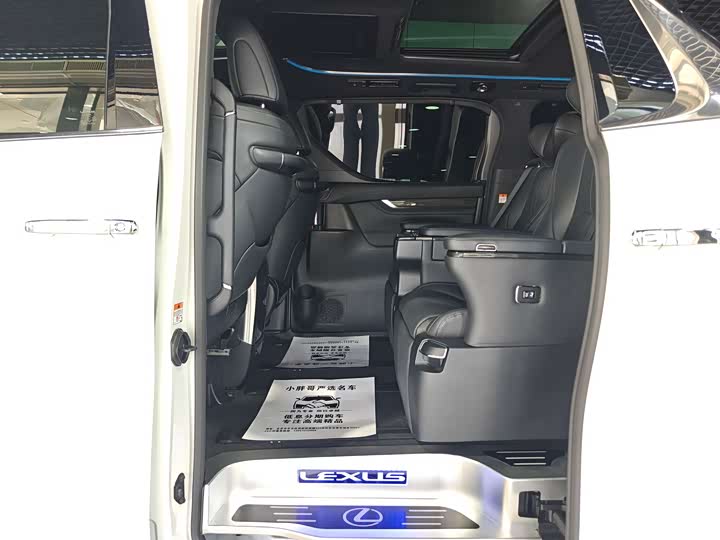 Фото 14 - Lexus LM