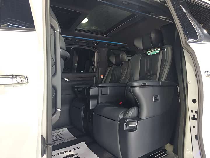 Фото 15 - Lexus LM