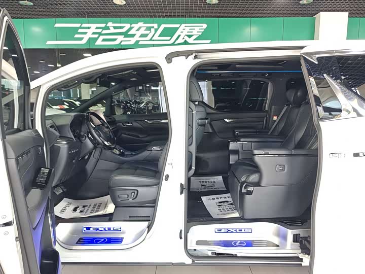 Фото 8 - Lexus LM