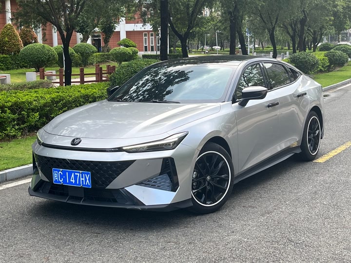 Фото 1 - Changan UNI-V