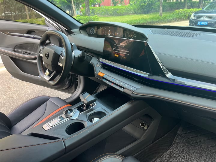 Фото 12 - Changan UNI-V