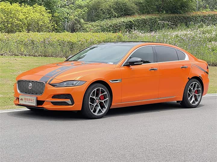 Фото 1 - Jaguar XE L
