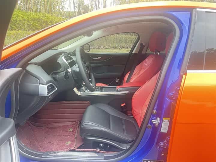 Фото 13 - Jaguar XE L