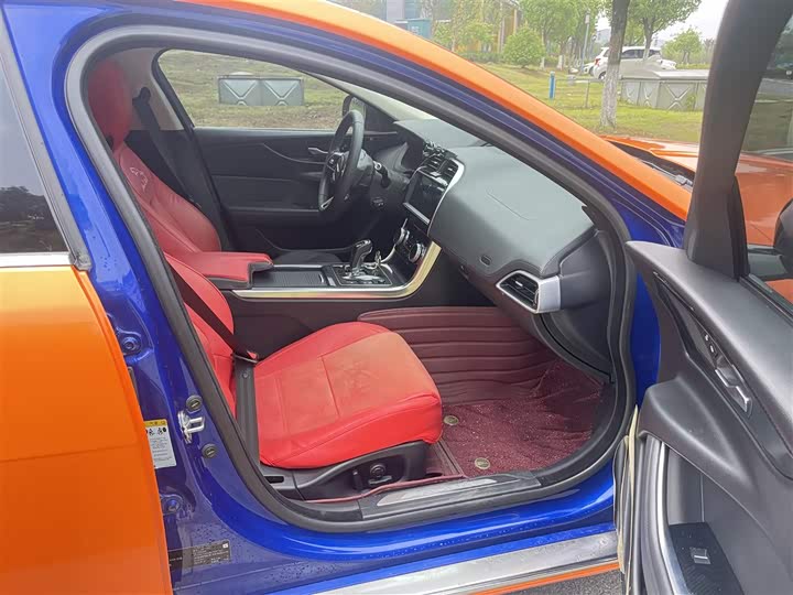 Фото 15 - Jaguar XE L