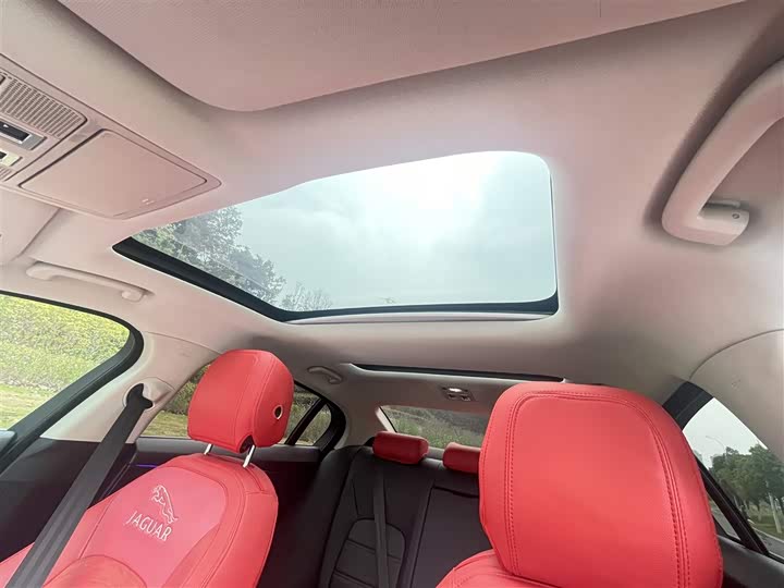 Фото 16 - Jaguar XE L