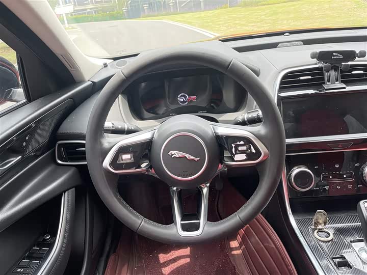 Фото 18 - Jaguar XE L