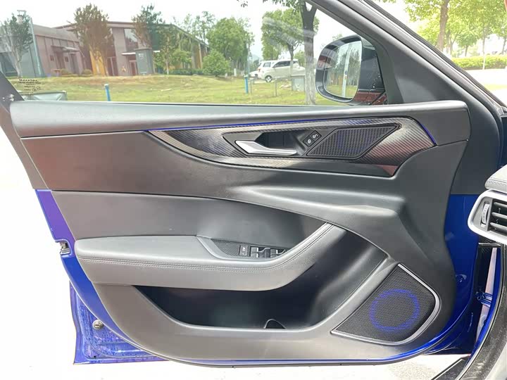 Фото 19 - Jaguar XE L