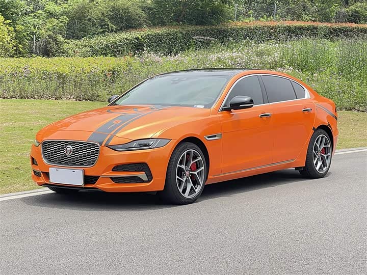 Фото 2 - Jaguar XE L