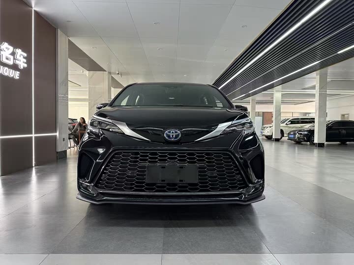 Фото 2 - Toyota Granvia